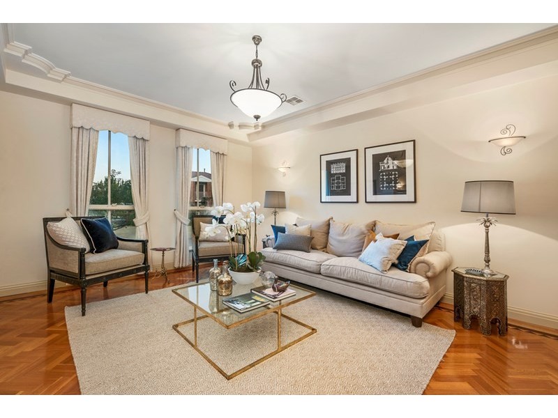 17 Lachlan Grange, Bulleen VIC 3105