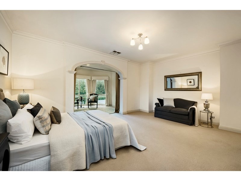 17 Lachlan Grange, Bulleen VIC 3105