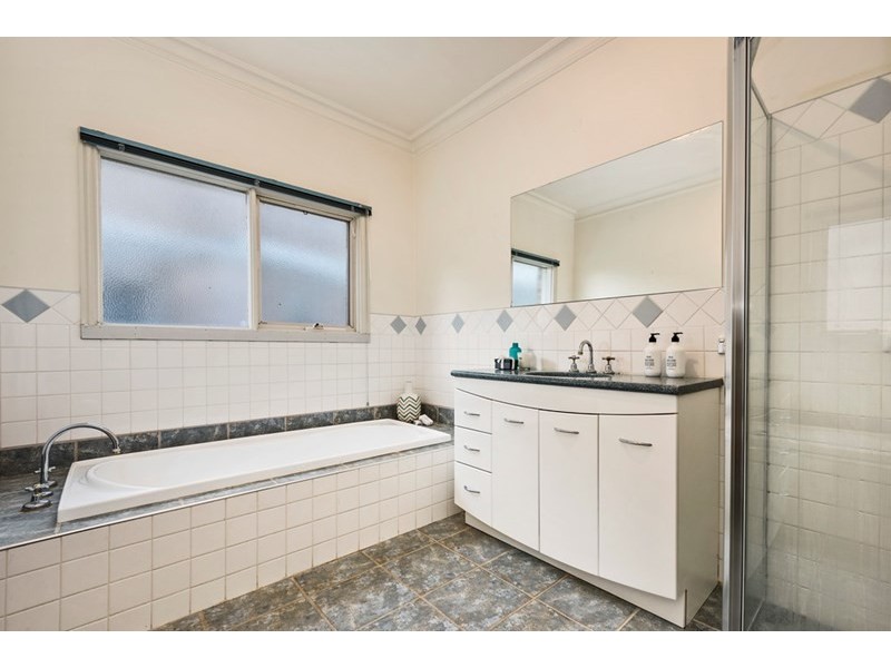 17 Lachlan Grange, Bulleen VIC 3105