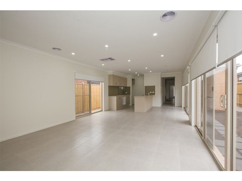 6 Lifford Walk, Lalor VIC 3075