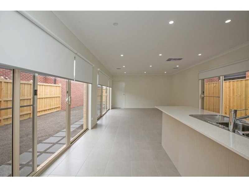 6 Lifford Walk, Lalor VIC 3075