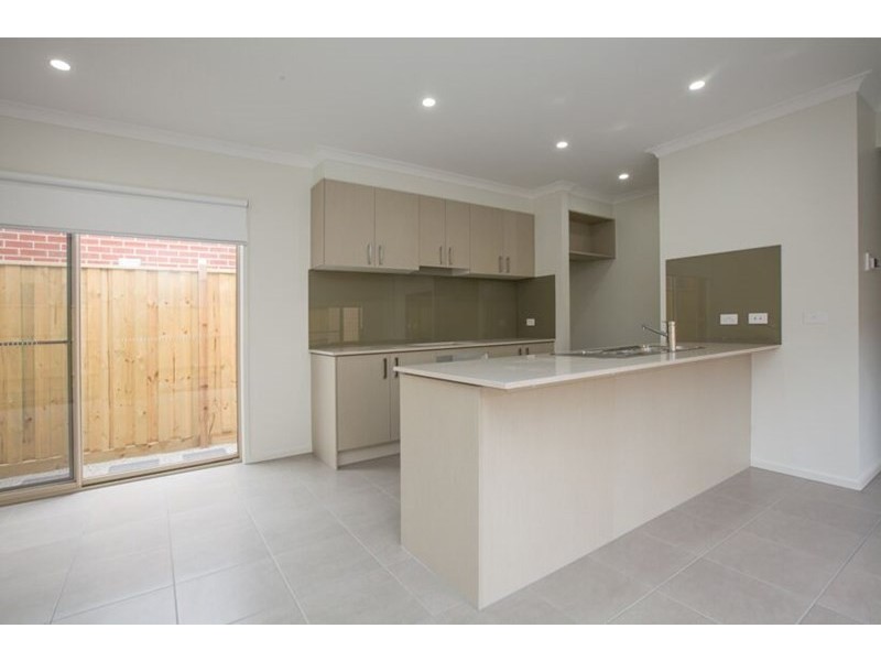 6 Lifford Walk, Lalor VIC 3075