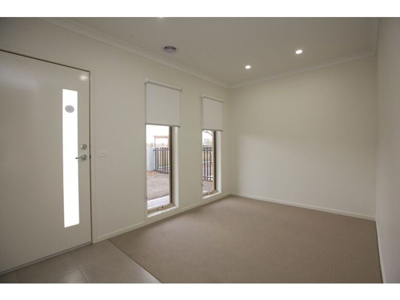 6 Lifford Walk, Lalor VIC 3075