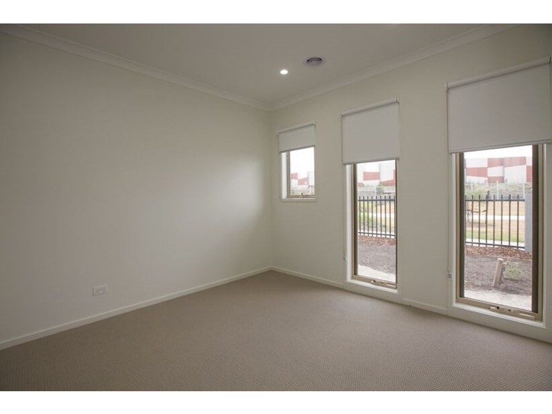 6 Lifford Walk, Lalor VIC 3075