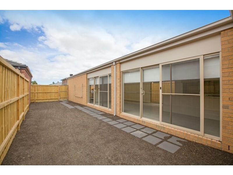 6 Lifford Walk, Lalor VIC 3075