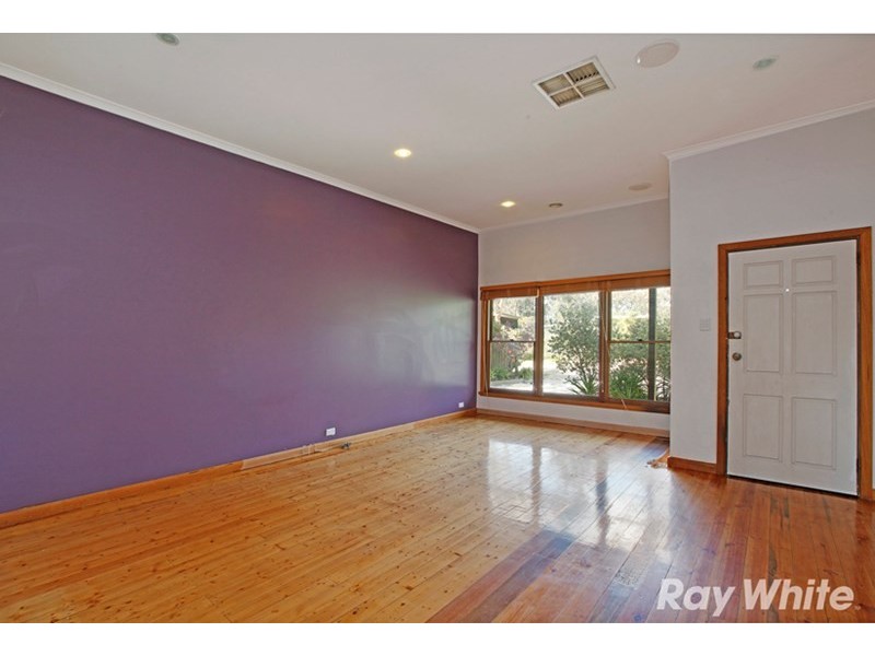 3 Sandra Avenue, Eltham VIC 3095