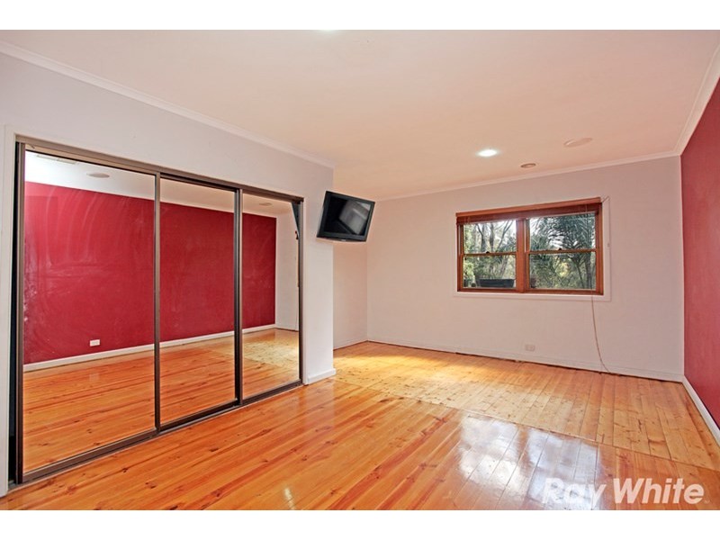 3 Sandra Avenue, Eltham VIC 3095