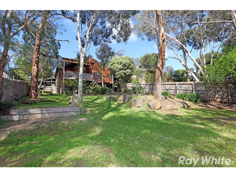 3 Sandra Avenue, Eltham VIC 3095