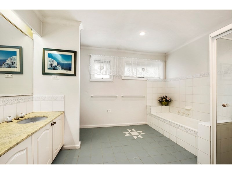 11 County Terrace, Templestowe VIC 3106