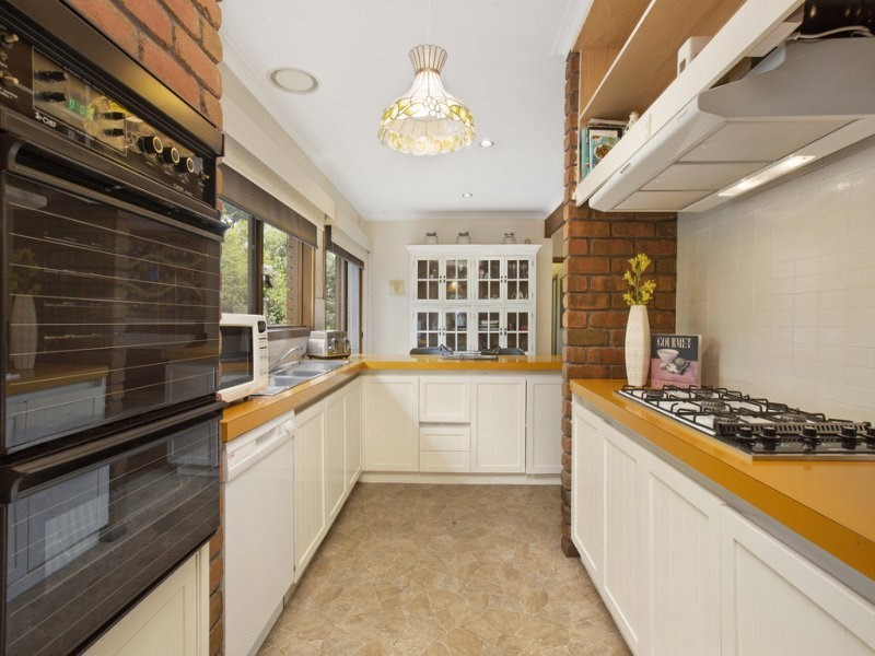 17 Fernlea Crescent, Doncaster East VIC 3109