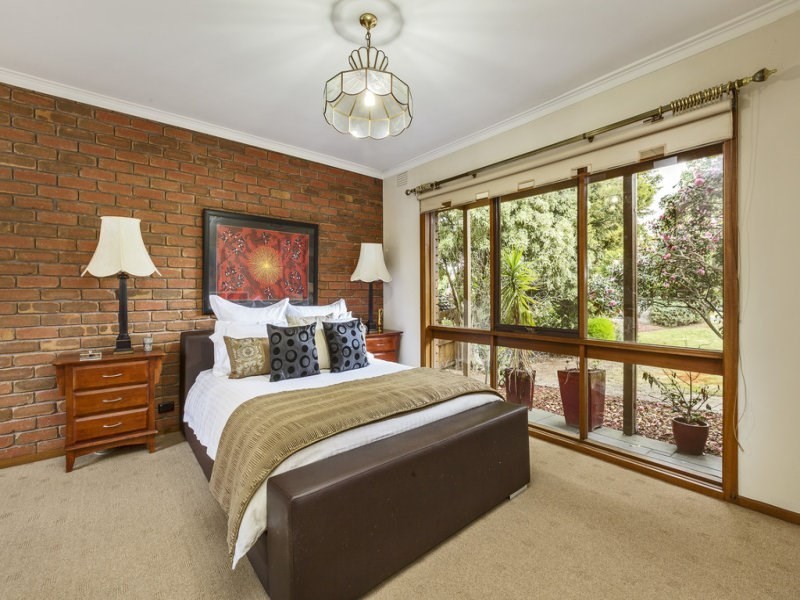 17 Fernlea Crescent, Doncaster East VIC 3109