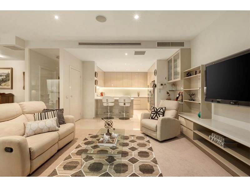 701/1 Sovereign Point Court, Doncaster VIC 3108