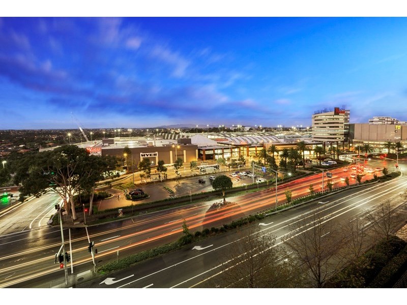 701/1 Sovereign Point Court, Doncaster VIC 3108