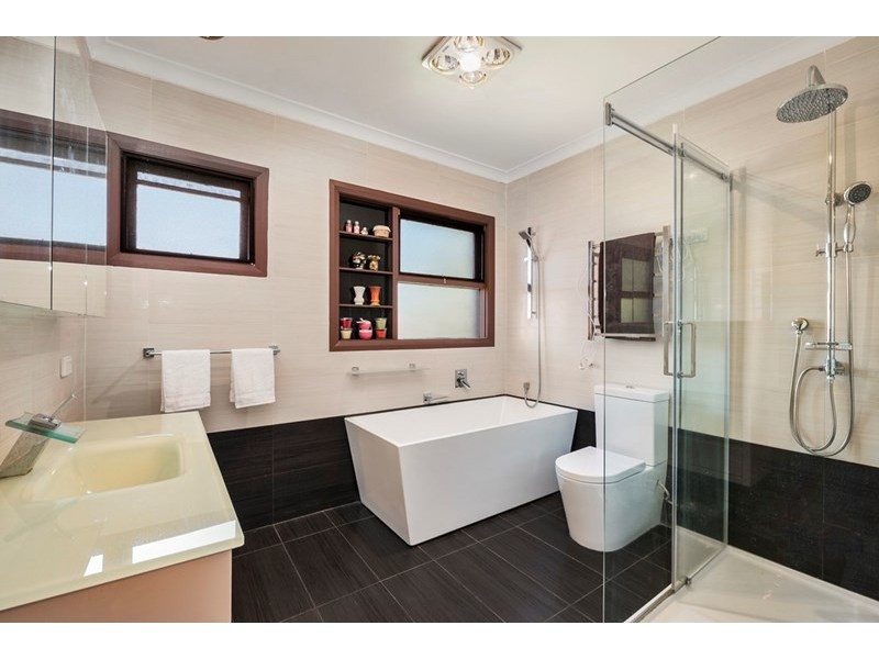 5 Finch Street, Doncaster East VIC 3109
