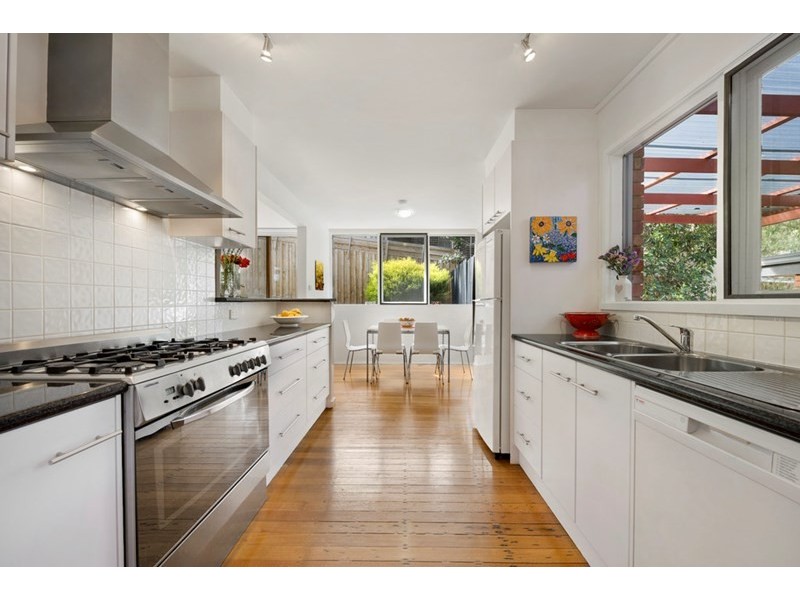 14 Lincoln Drive, Lower Plenty VIC 3093