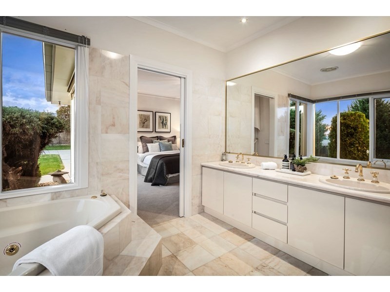 43 Edwin Road, Templestowe VIC 3106