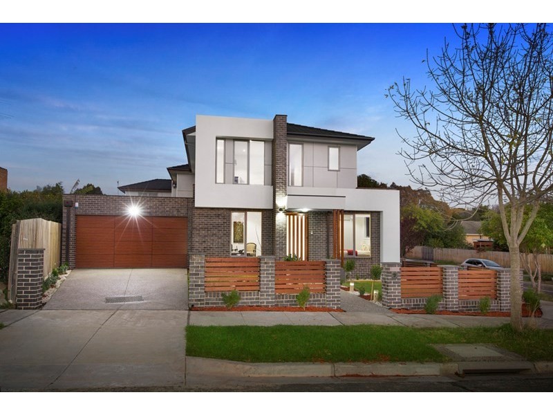 18 Buckingham Crescent, Doncaster VIC 3108