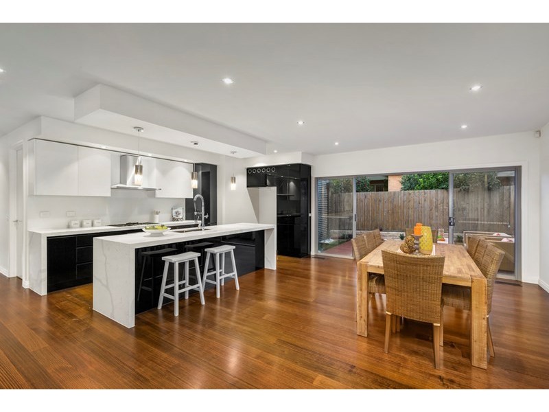 18 Buckingham Crescent, Doncaster VIC 3108