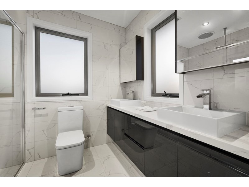 18 Buckingham Crescent, Doncaster VIC 3108