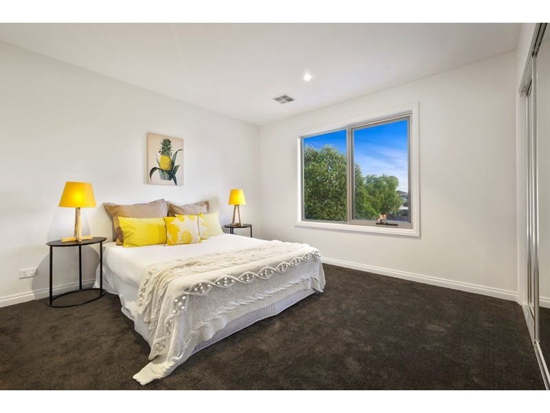 18 Buckingham Crescent, Doncaster VIC 3108