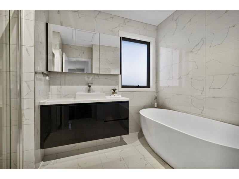 18 Buckingham Crescent, Doncaster VIC 3108