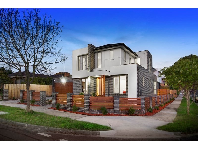 18 Buckingham Crescent, Doncaster VIC 3108