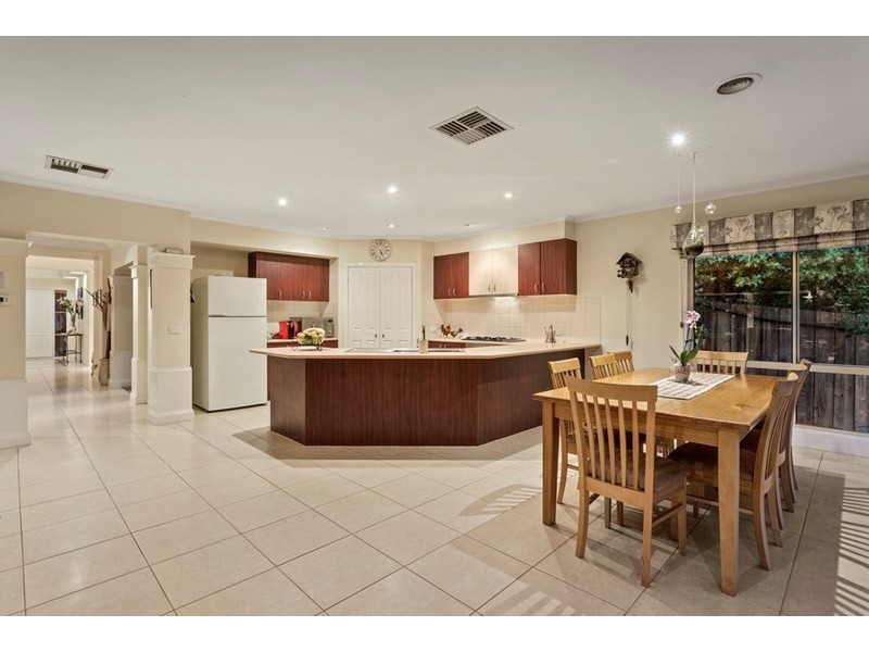 44 Landau Drive, Warranwood VIC 3134