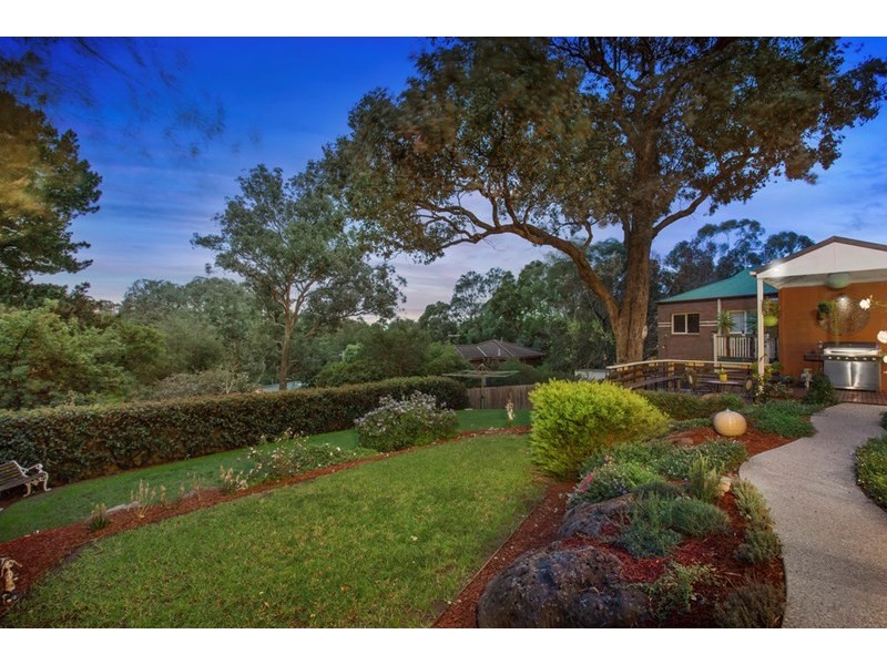 44 Landau Drive, Warranwood VIC 3134