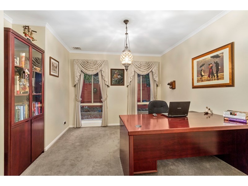 44 Landau Drive, Warranwood VIC 3134