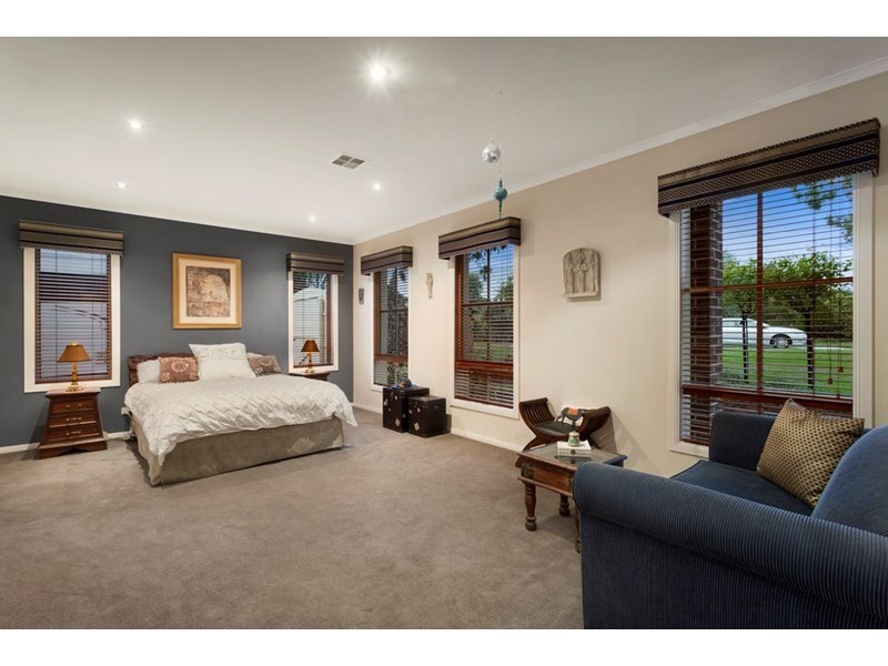 44 Landau Drive, Warranwood VIC 3134