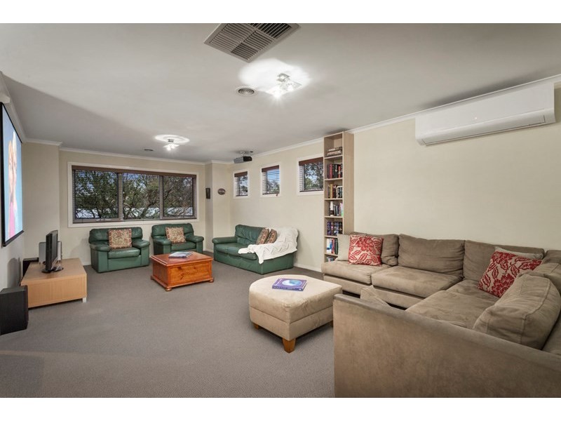 44 Landau Drive, Warranwood VIC 3134