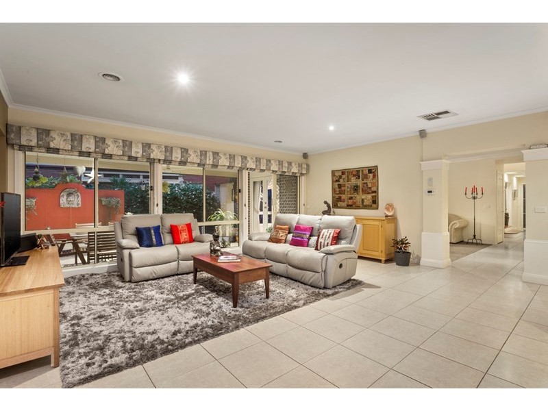 44 Landau Drive, Warranwood VIC 3134