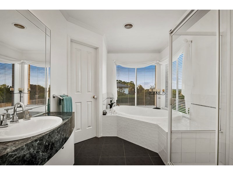 5 Augustus Rise, Templestowe VIC 3106
