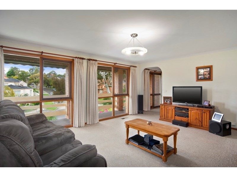 35 Huntingfield Drive, Doncaster East VIC 3109