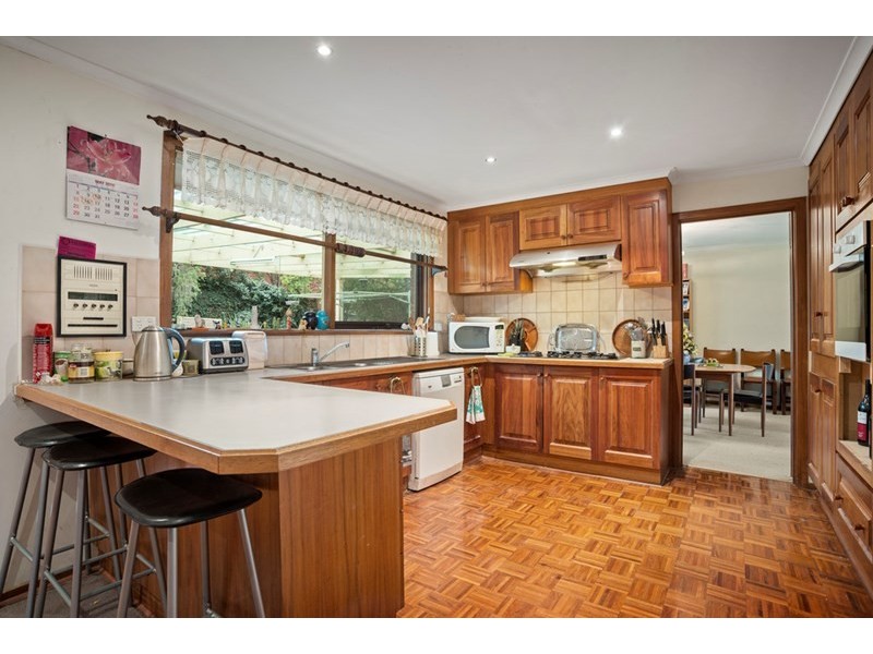 35 Huntingfield Drive, Doncaster East VIC 3109
