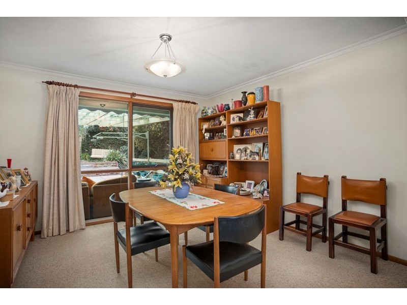 35 Huntingfield Drive, Doncaster East VIC 3109