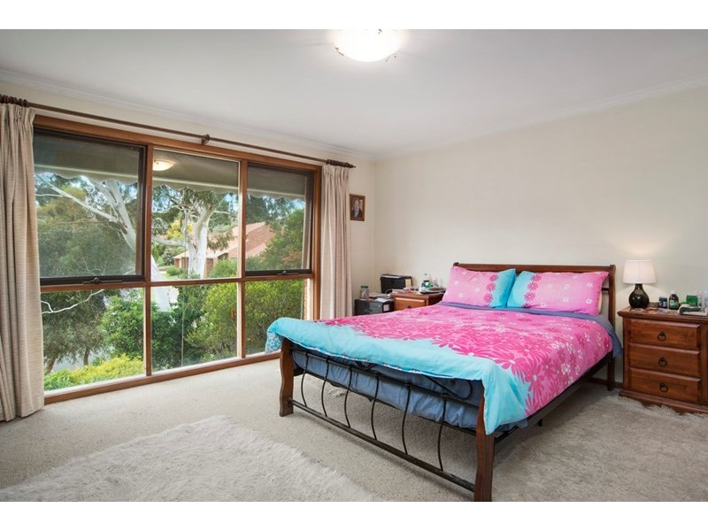 35 Huntingfield Drive, Doncaster East VIC 3109