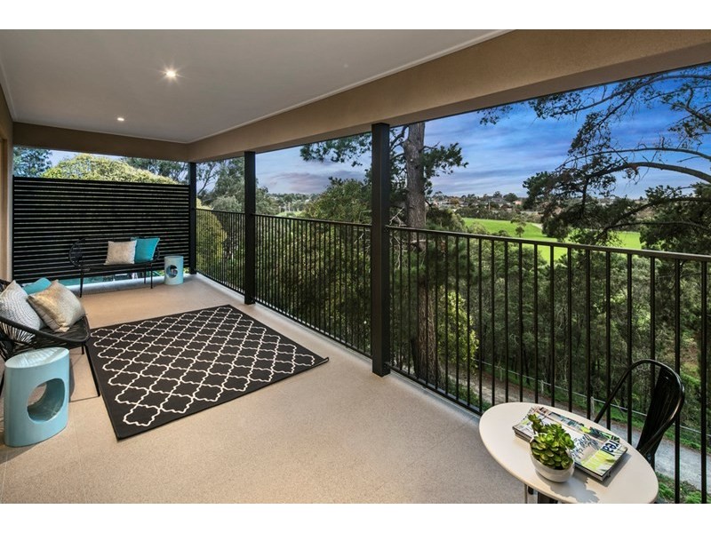 16 Larkspur Avenue, Doncaster VIC 3108