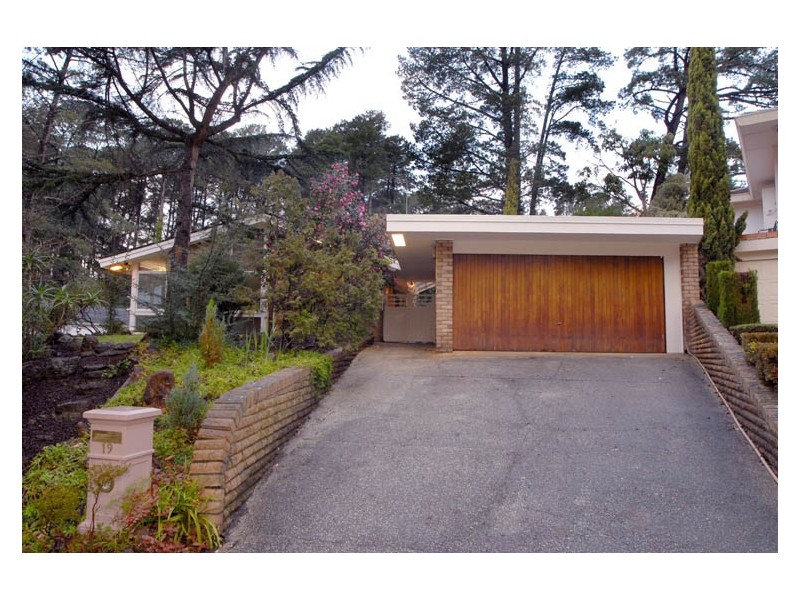 19 Wembley Gardens, Donvale VIC 3111