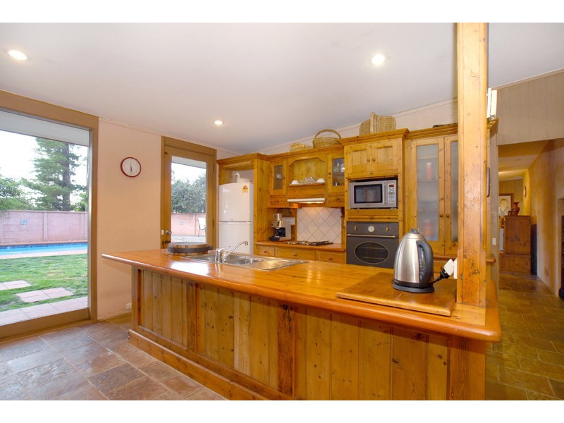 2/96 Woodhouse Road, Donvale VIC 3111