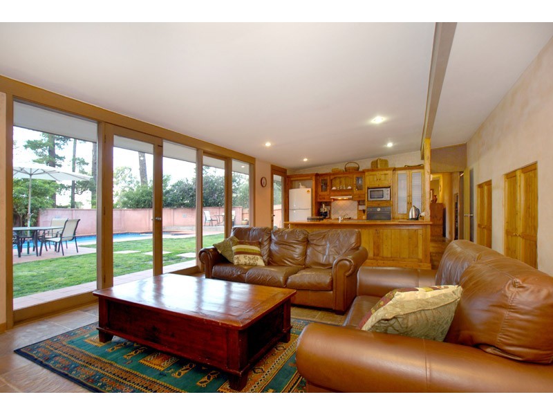 2/96 Woodhouse Road, Donvale VIC 3111