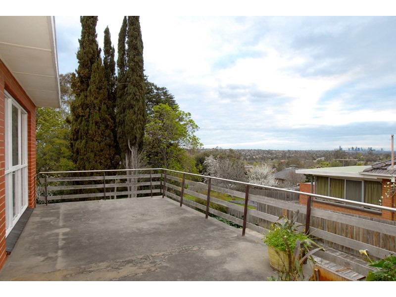 18 Calderwood Street, Bulleen VIC 3105