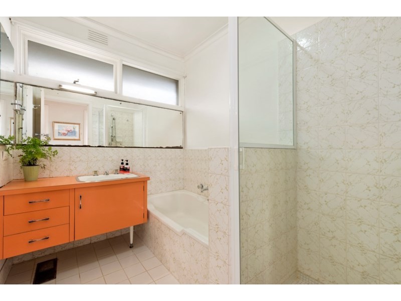 8 Raven Street, Doncaster East VIC 3109