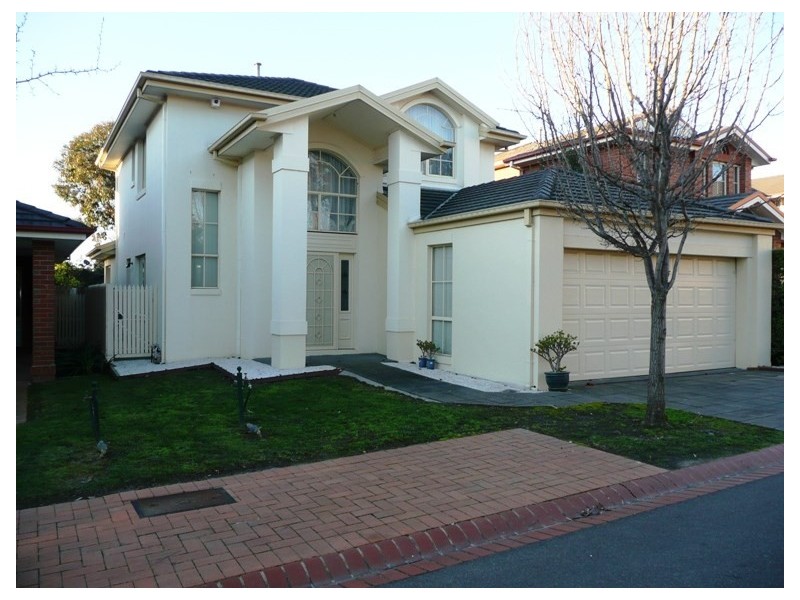 11 St Claire Walk, Doncaster East VIC 3109