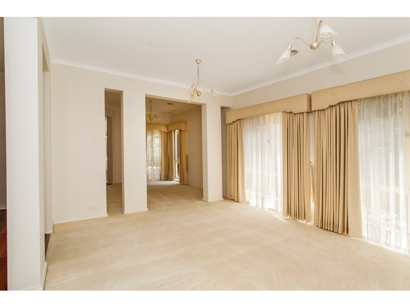 11 St Claire Walk, Doncaster East VIC 3109