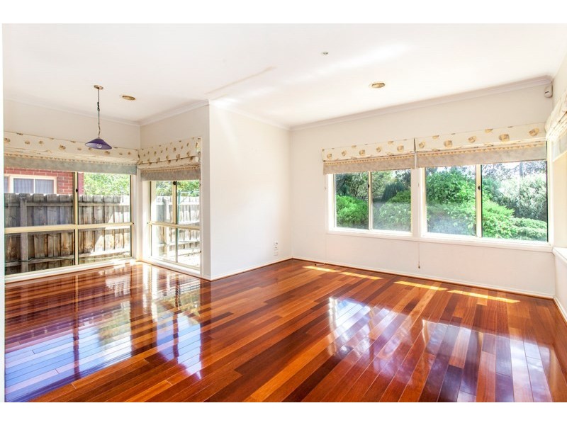 11 St Claire Walk, Doncaster East VIC 3109
