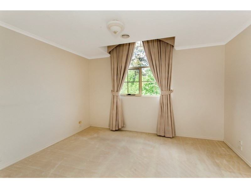 11 St Claire Walk, Doncaster East VIC 3109