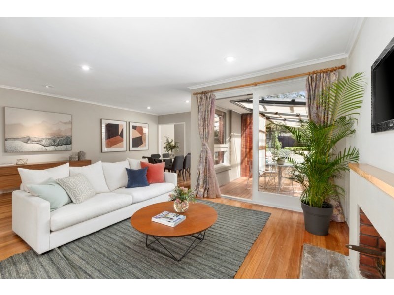 33 Waratah Drive, Templestowe Lower VIC 3107