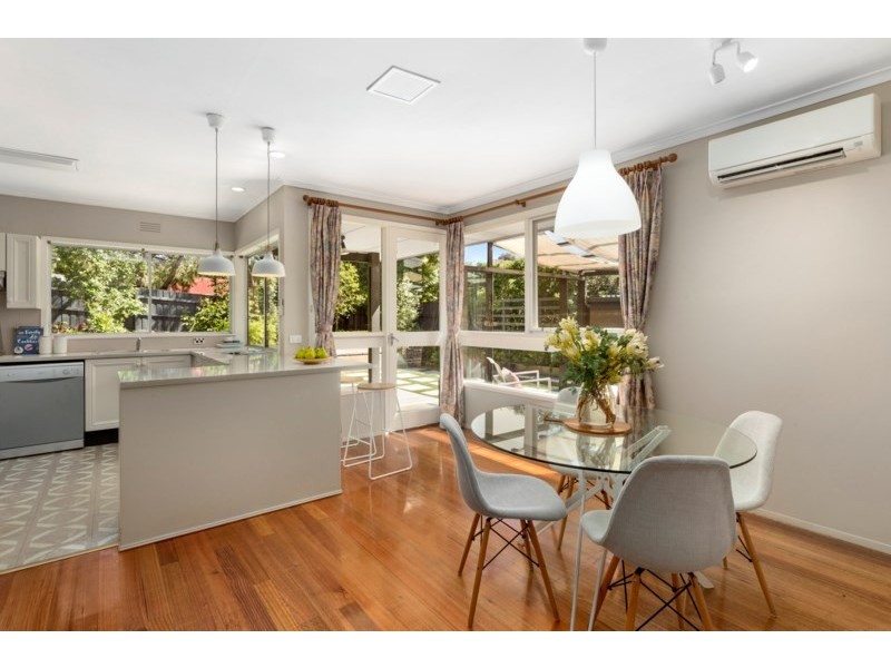 33 Waratah Drive, Templestowe Lower VIC 3107