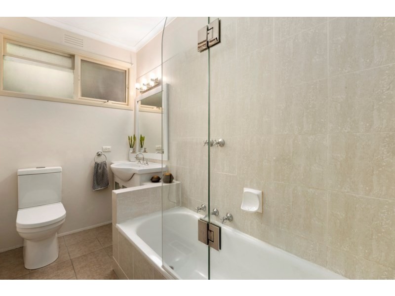 33 Waratah Drive, Templestowe Lower VIC 3107